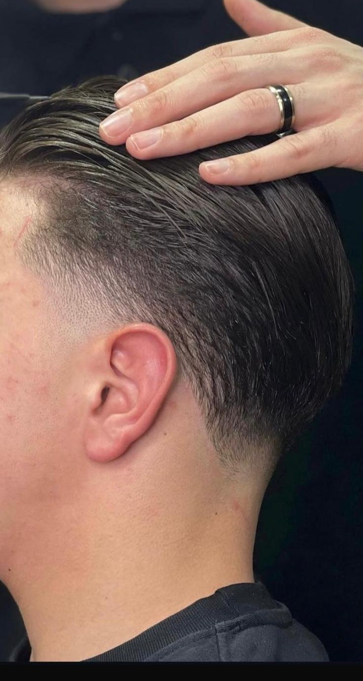 Coupe moderne homme